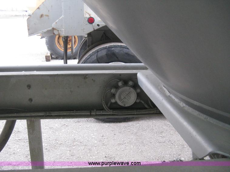 image for item E3308 1996 Heil tandem axle bulk transport trailer