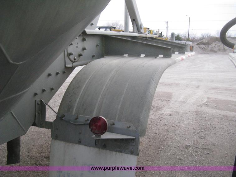 image for item E3308 1996 Heil tandem axle bulk transport trailer