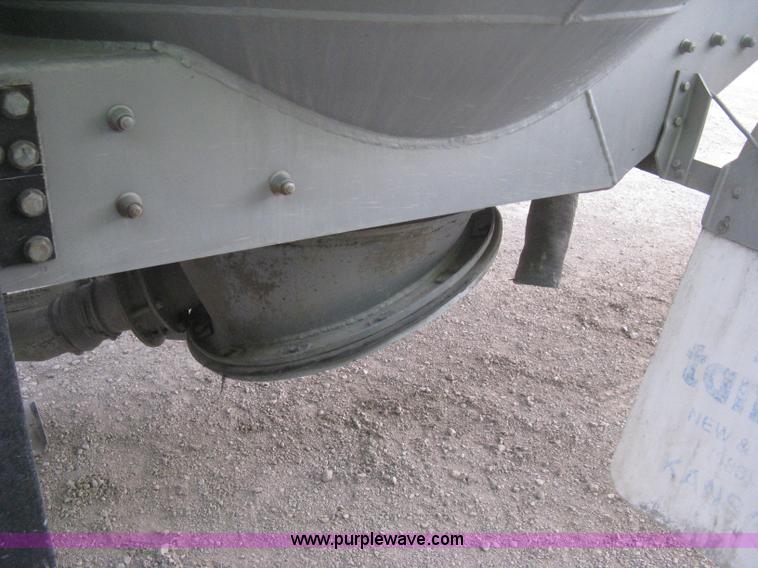 image for item E3308 1996 Heil tandem axle bulk transport trailer