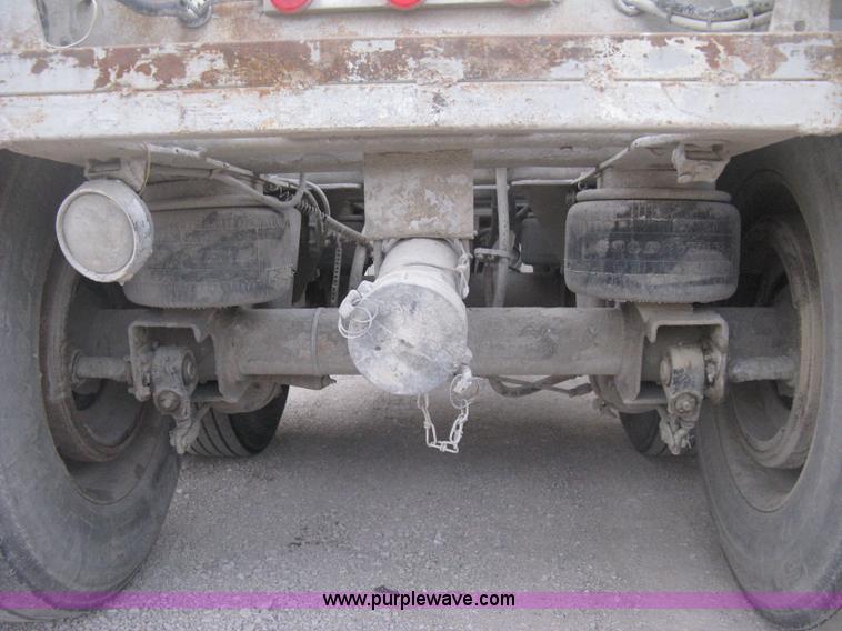 image for item E3308 1996 Heil tandem axle bulk transport trailer