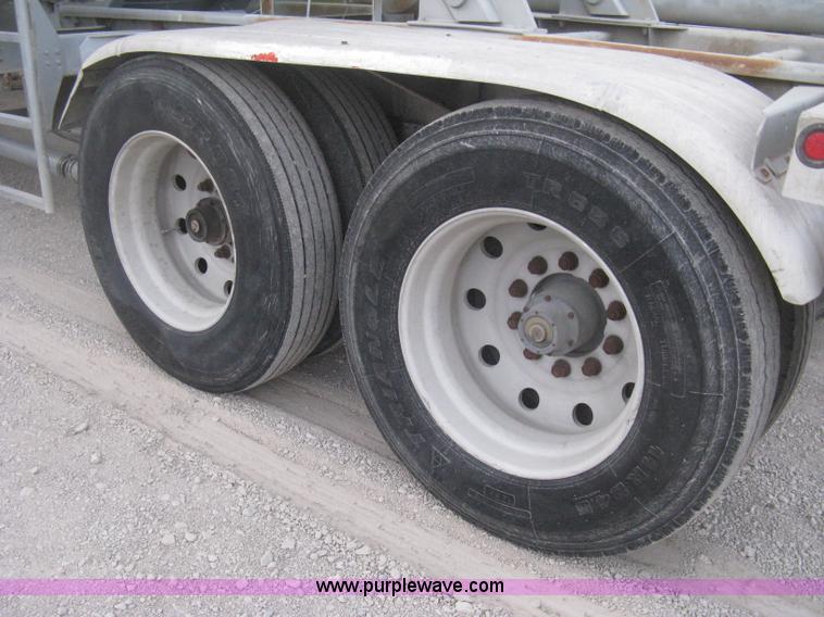 image for item E3308 1996 Heil tandem axle bulk transport trailer