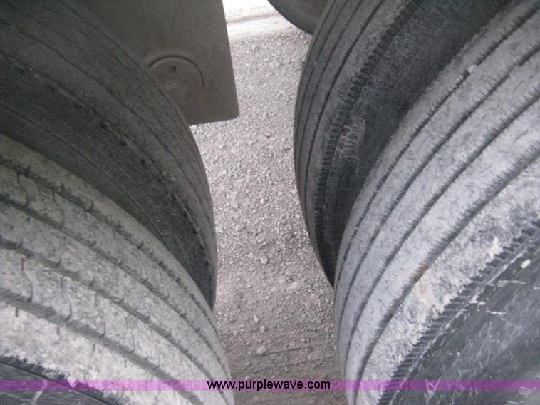 image for item E3308 1996 Heil tandem axle bulk transport trailer