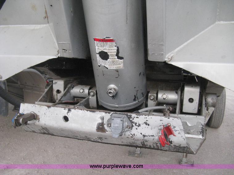 image for item E3309 1994 Hilbuilt end dump tandem axle trailer