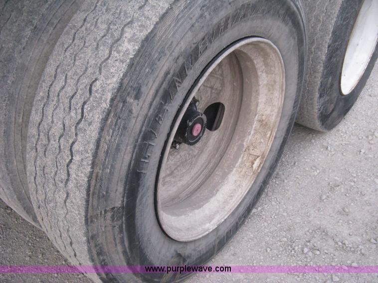 image for item E3309 1994 Hilbuilt end dump tandem axle trailer