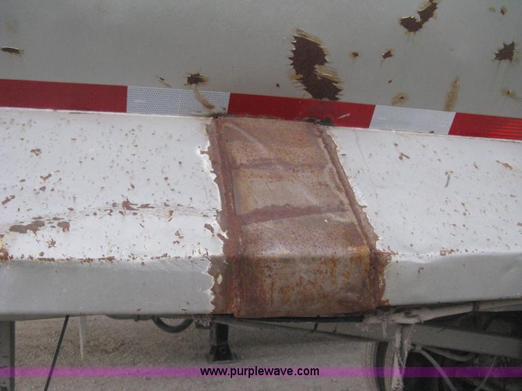 image for item E3309 1994 Hilbuilt end dump tandem axle trailer