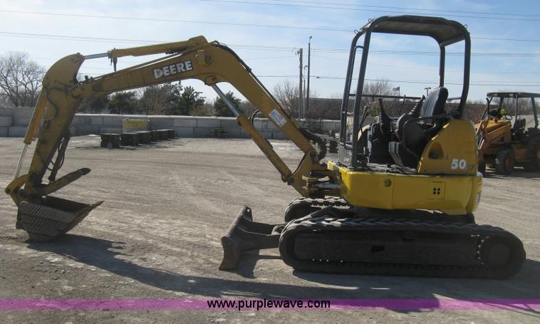 image for item E3315 2000 John Deere 50 ZTS mini excavator