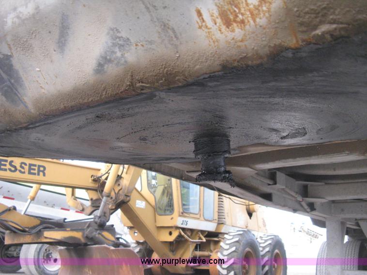 image for item E3319 1993 Hilbuilt end dump tandem axle trailer