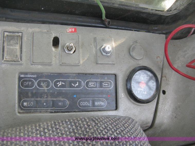 image for item E3321 1995 Komatsu PC220LC excavator