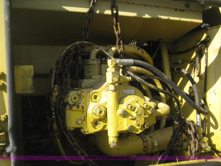 image for item E3321 1995 Komatsu PC220LC excavator