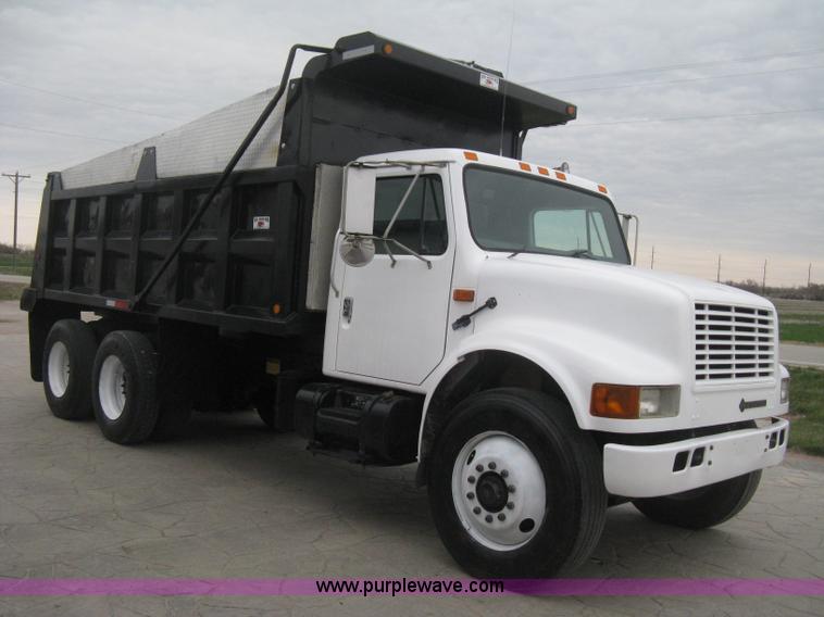 image for item E3373 1995 International 4900 dump truck
