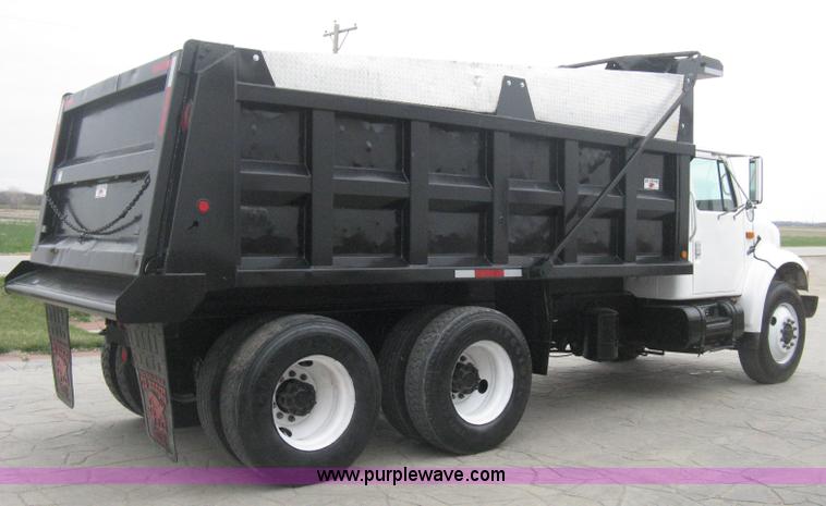 image for item E3373 1995 International 4900 dump truck
