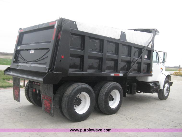 image for item E3373 1995 International 4900 dump truck