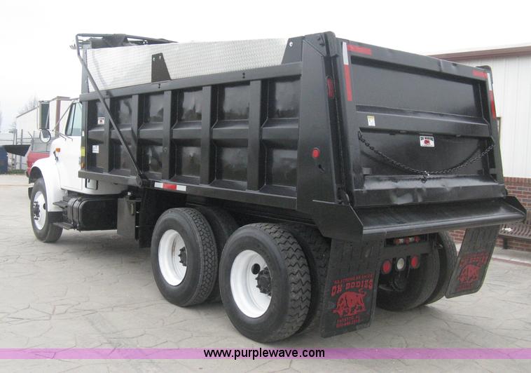 image for item E3373 1995 International 4900 dump truck