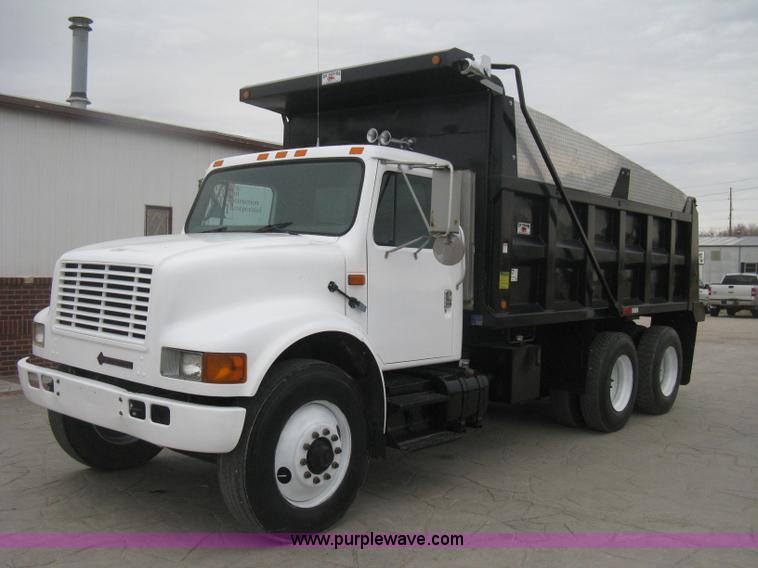 image for item E3373 1995 International 4900 dump truck