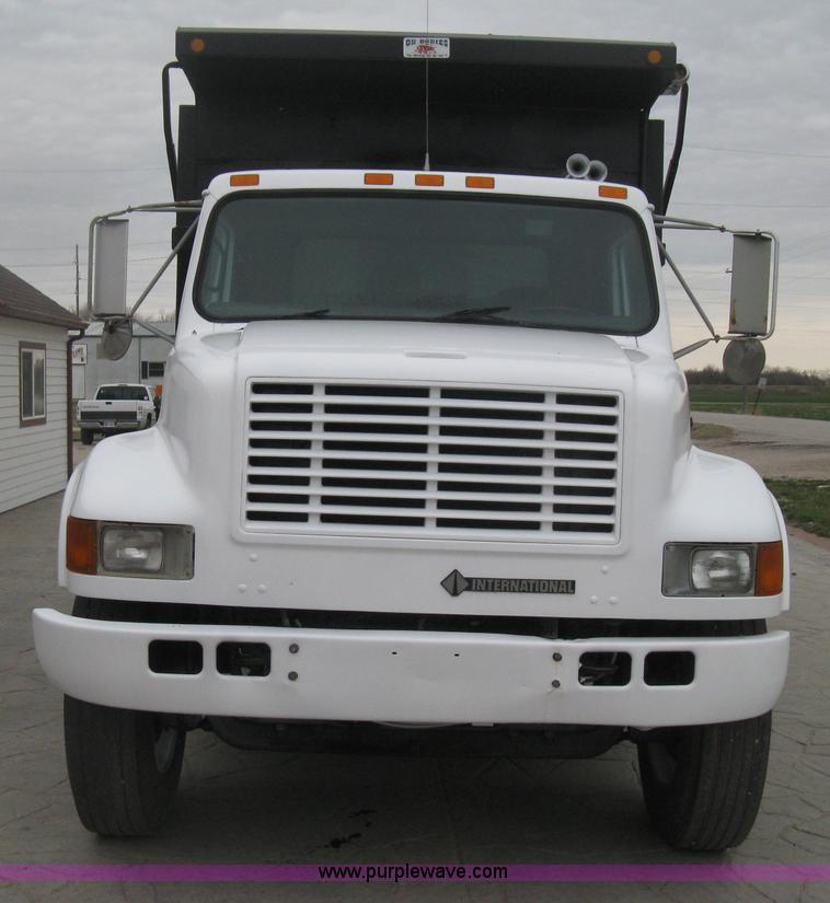 image for item E3373 1995 International 4900 dump truck