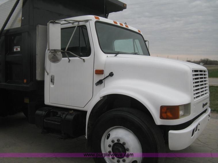 image for item E3373 1995 International 4900 dump truck