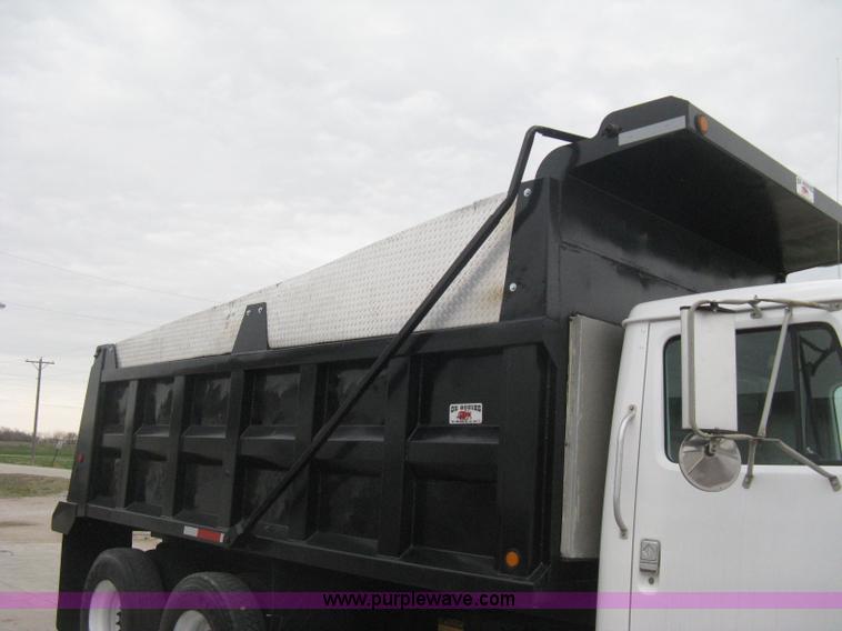 image for item E3373 1995 International 4900 dump truck