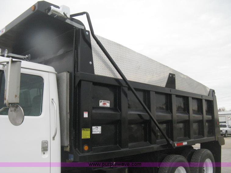 image for item E3373 1995 International 4900 dump truck