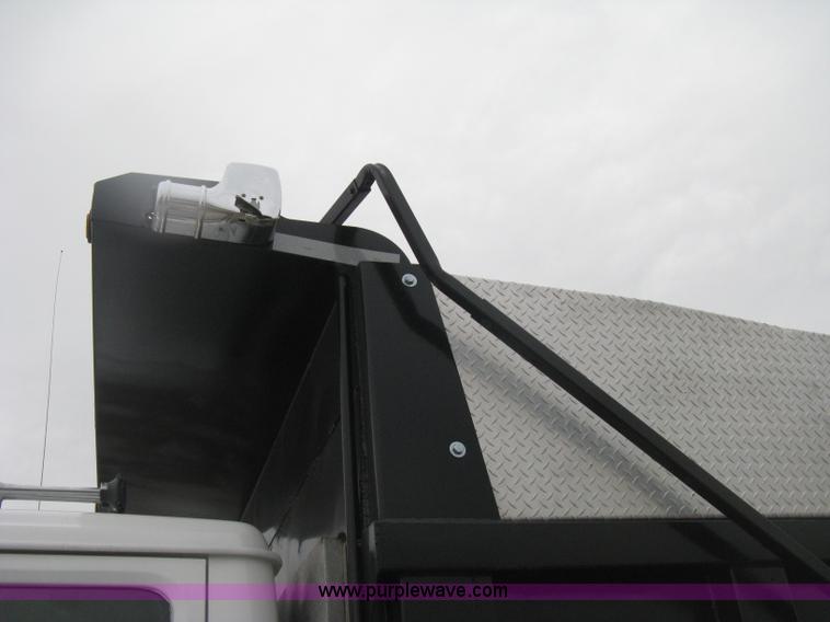 image for item E3373 1995 International 4900 dump truck