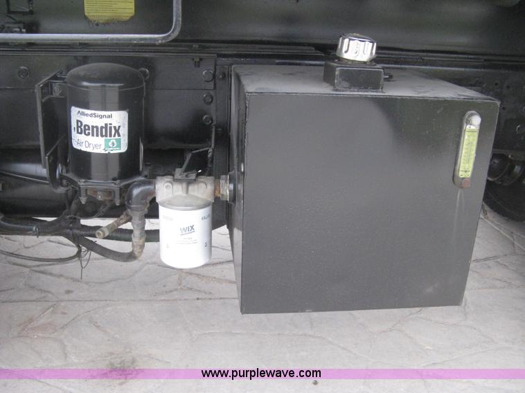 image for item E3373 1995 International 4900 dump truck