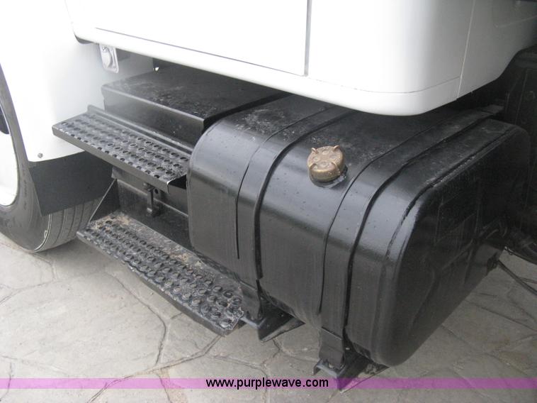 image for item E3373 1995 International 4900 dump truck