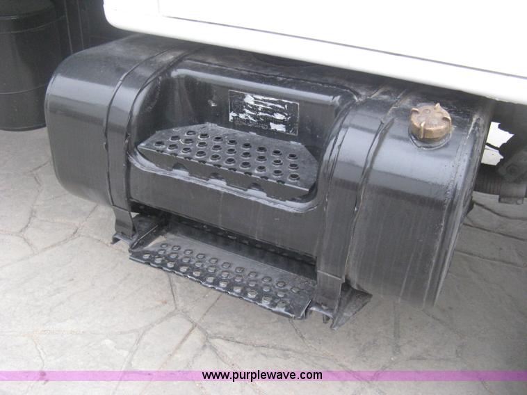 image for item E3373 1995 International 4900 dump truck