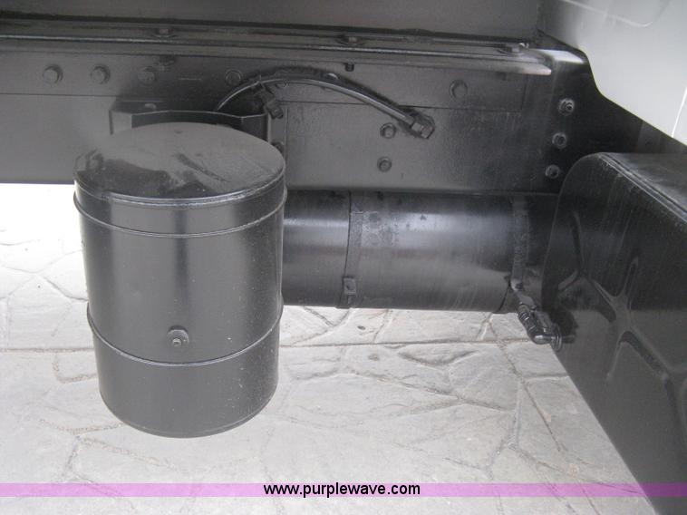 image for item E3373 1995 International 4900 dump truck