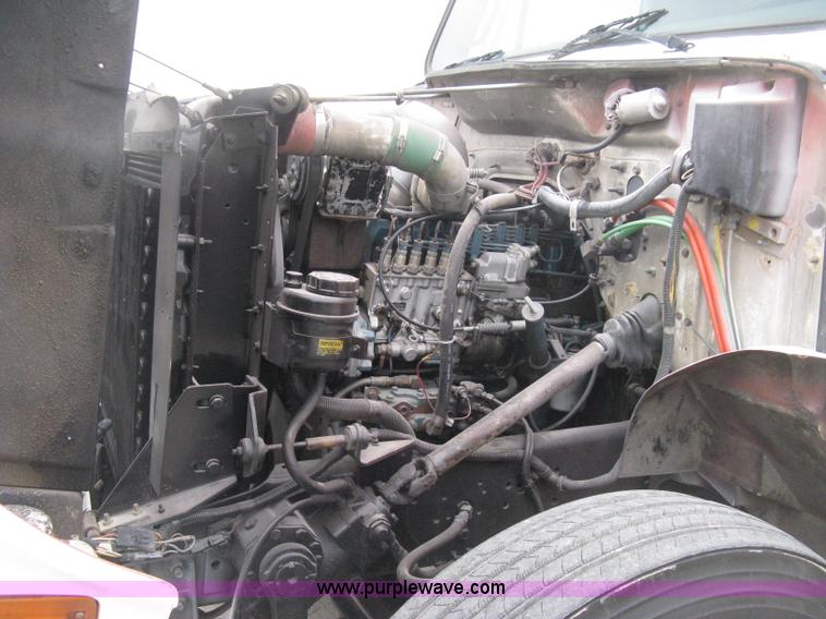 image for item E3373 1995 International 4900 dump truck