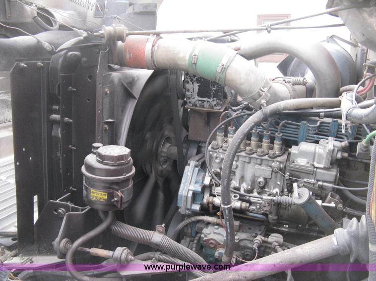 image for item E3373 1995 International 4900 dump truck