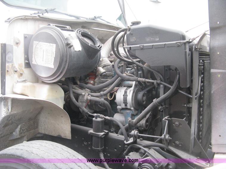 image for item E3373 1995 International 4900 dump truck