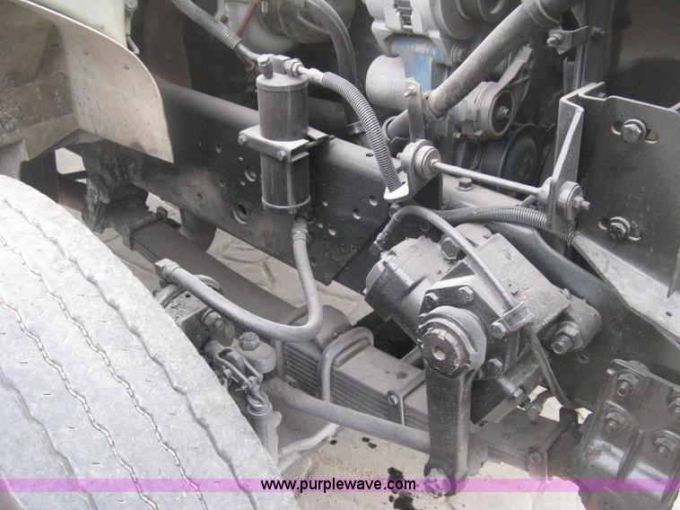 image for item E3373 1995 International 4900 dump truck