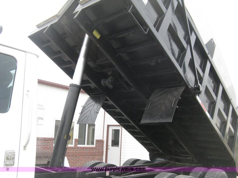 image for item E3373 1995 International 4900 dump truck