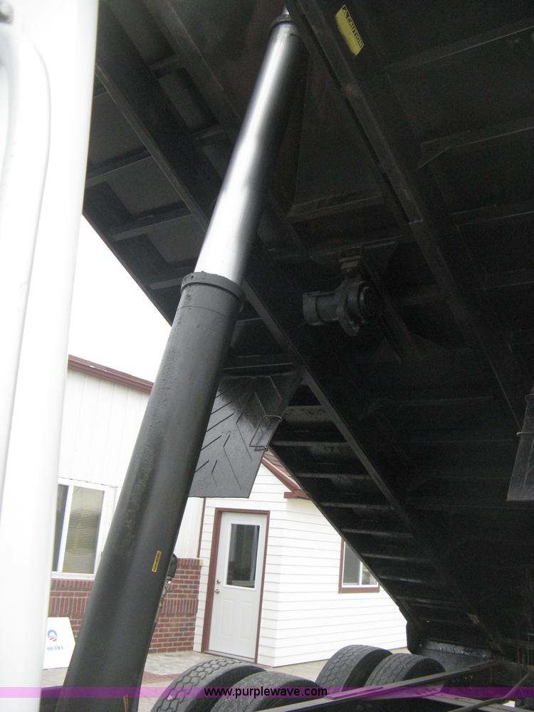 image for item E3373 1995 International 4900 dump truck