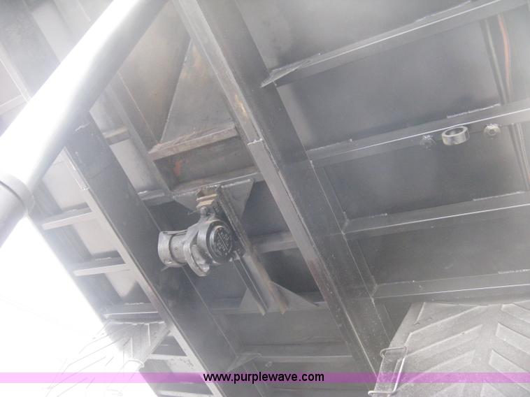 image for item E3373 1995 International 4900 dump truck