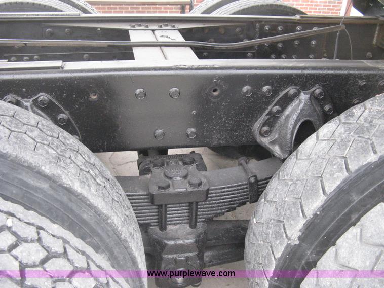 image for item E3373 1995 International 4900 dump truck