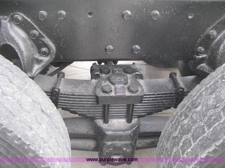 image for item E3373 1995 International 4900 dump truck