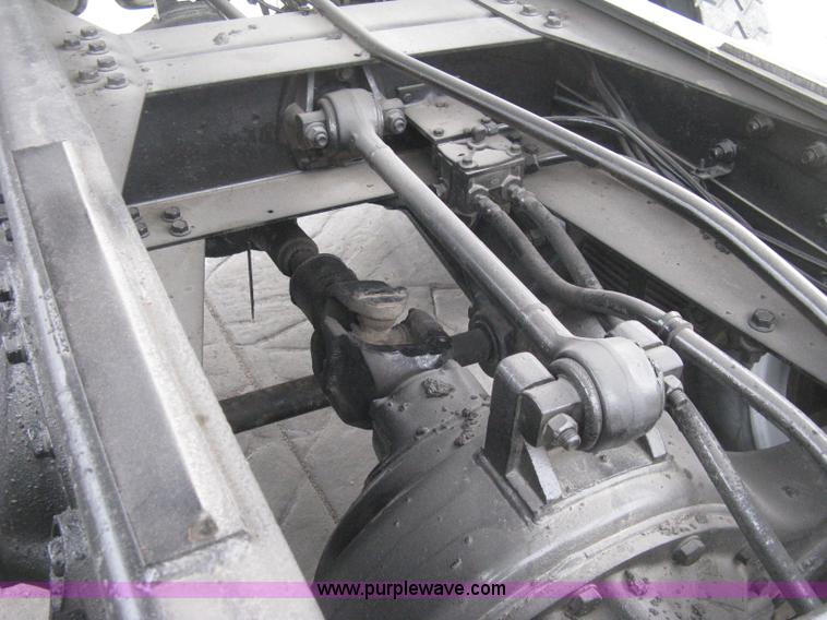 image for item E3373 1995 International 4900 dump truck