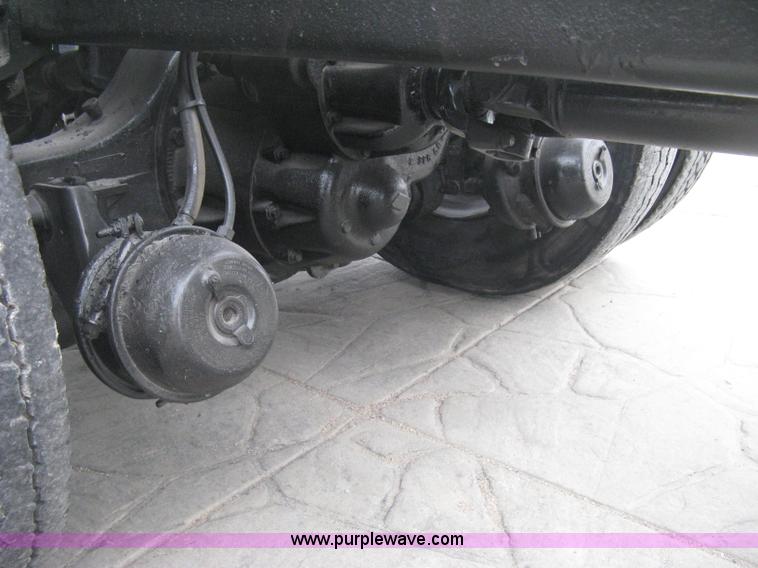 image for item E3373 1995 International 4900 dump truck