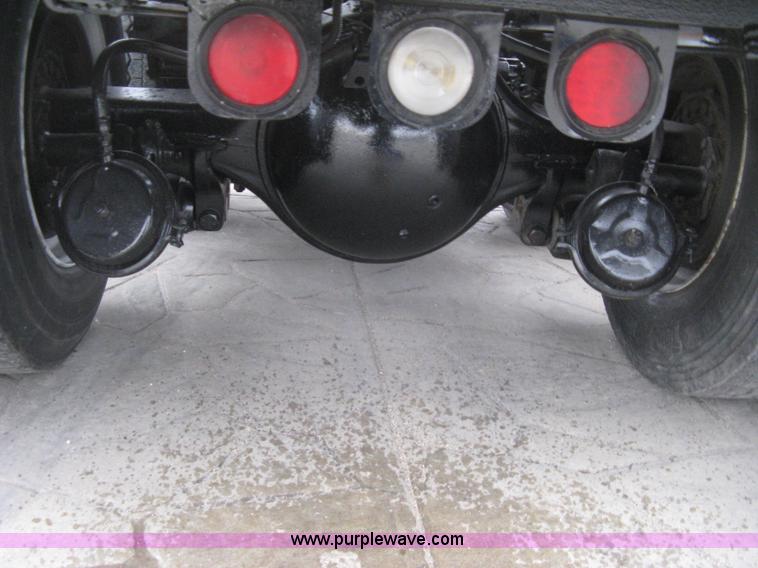 image for item E3373 1995 International 4900 dump truck