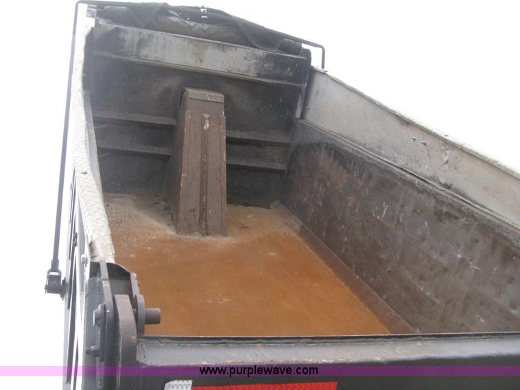 image for item E3373 1995 International 4900 dump truck