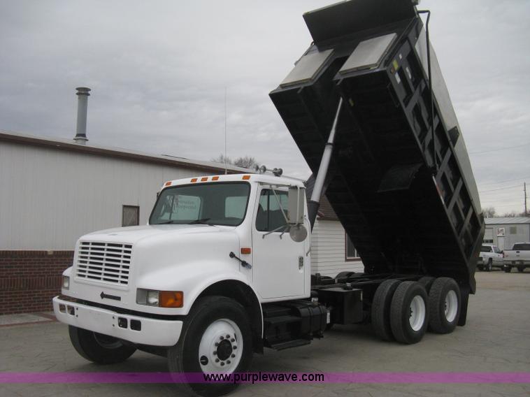 image for item E3373 1995 International 4900 dump truck
