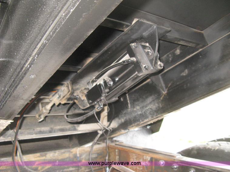 image for item E3373 1995 International 4900 dump truck