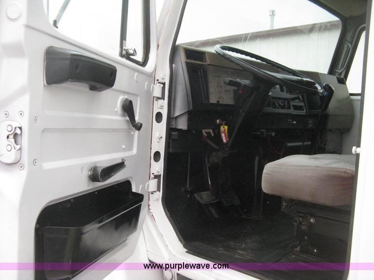 image for item E3373 1995 International 4900 dump truck