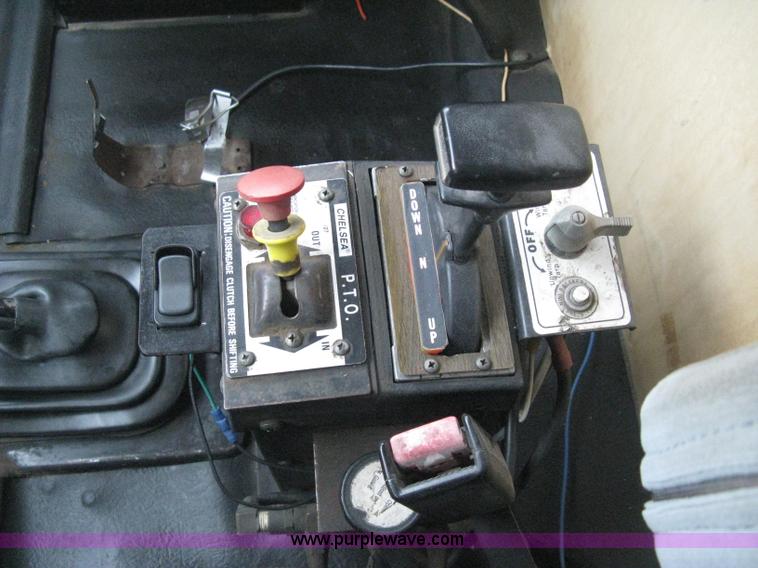 image for item E3373 1995 International 4900 dump truck