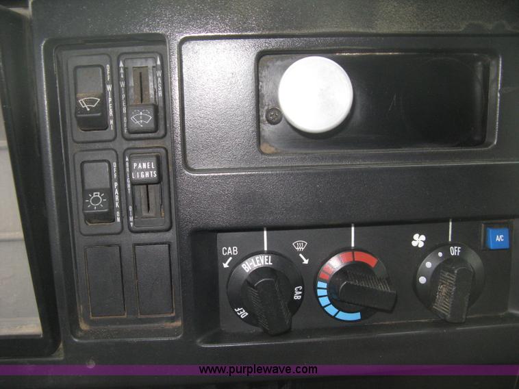 image for item E3373 1995 International 4900 dump truck