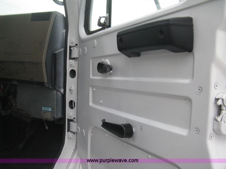 image for item E3373 1995 International 4900 dump truck