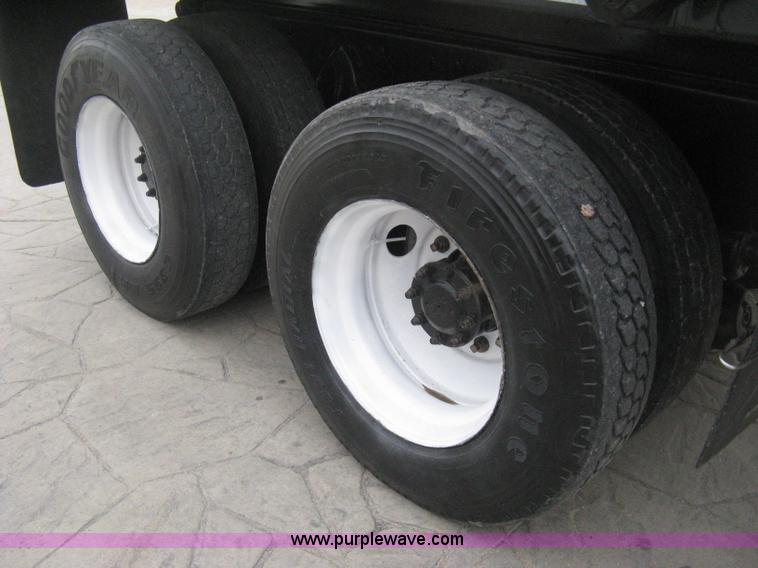 image for item E3373 1995 International 4900 dump truck