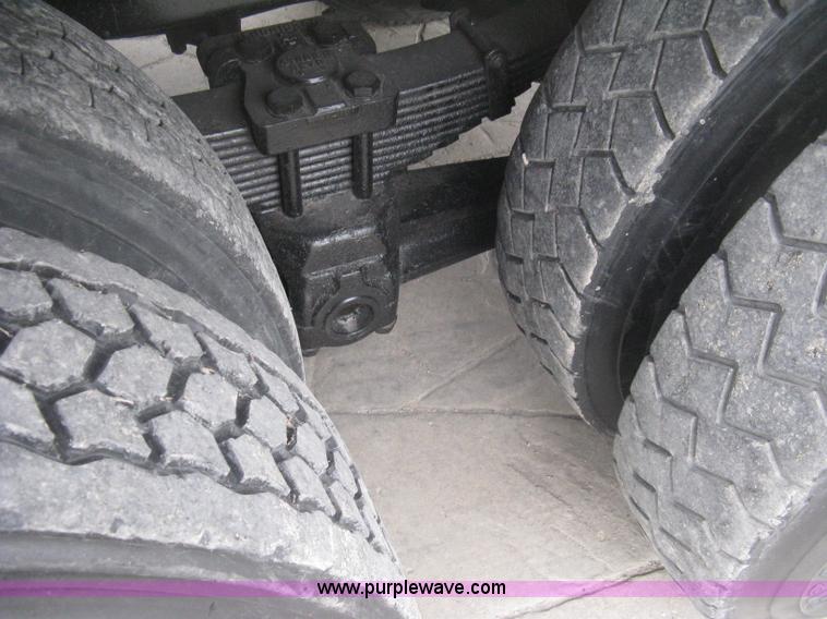 image for item E3373 1995 International 4900 dump truck