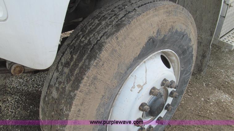 image for item E3840 1991 Ford F800 bucket truck