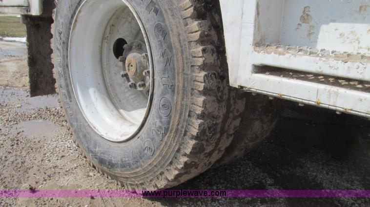 image for item E3840 1991 Ford F800 bucket truck